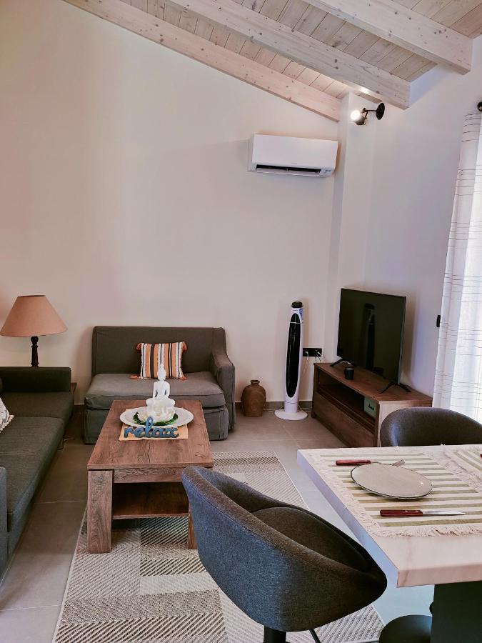 The Old Stables Apartment Vátos Esterno foto